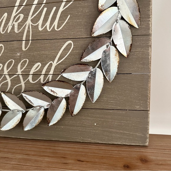 Grateful Thankful Blessed Shiplap Wood Plaque Sign With Galvanized Metal Wreath - Picture 5 of 15